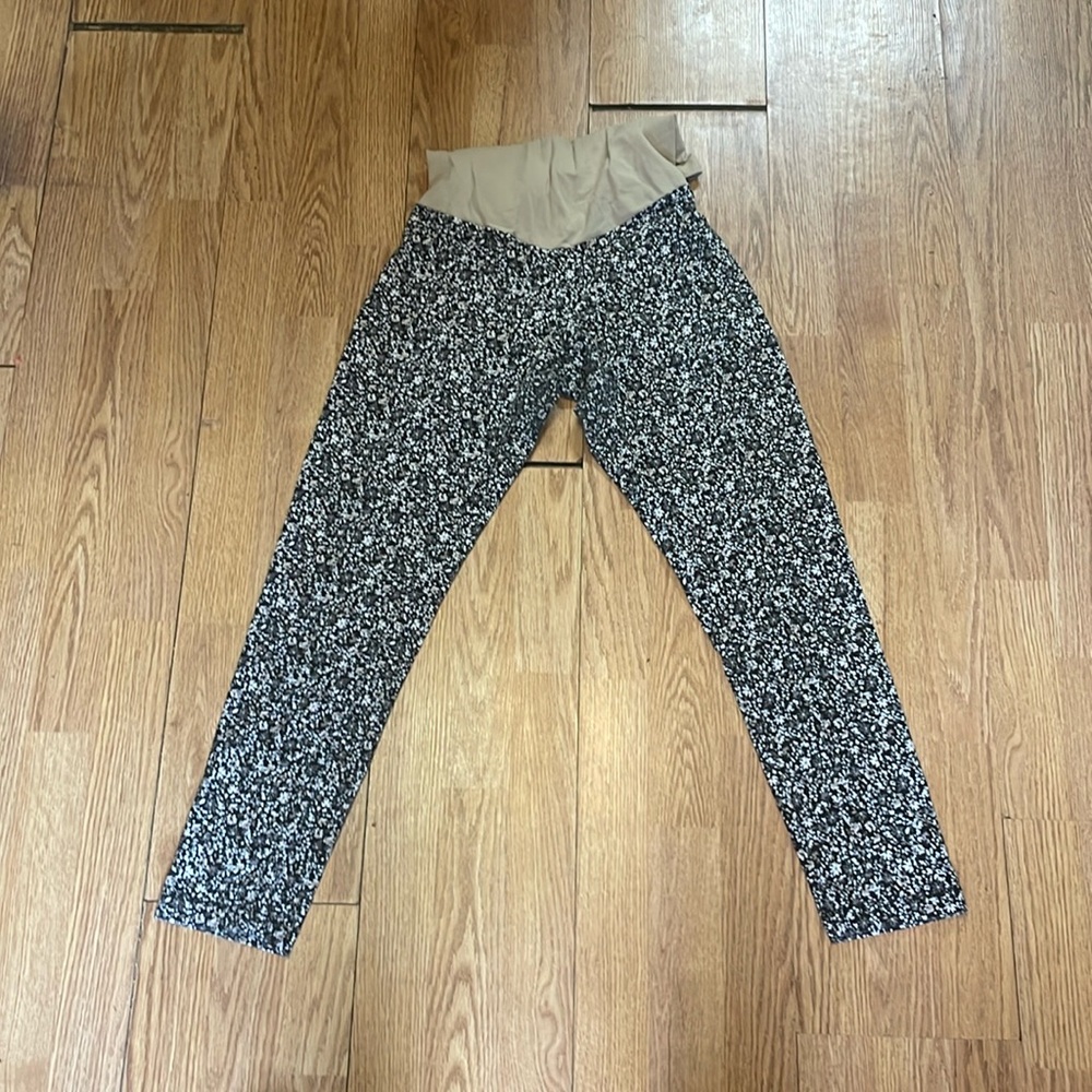 Motherhood Maternity Pants Size Large.